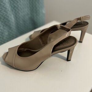 Life Stride Tan Peep-Toe Heels